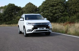 Mitsubishi Outlander, front