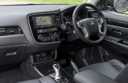 Mitsubishi Outlander PHEV 2015, interior