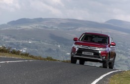 Mitsubishi Outlander, front