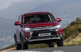 Mitsubishi Outlander, front