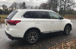 Mitsubishi Outlander, side