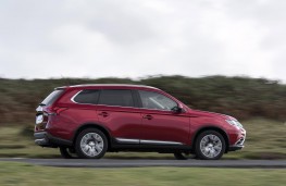 Mitsubishi Outlander, side