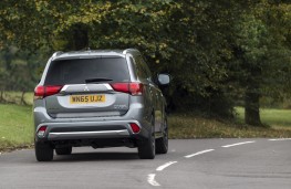 Mitsubishi Outlander PHEV 2015, rear