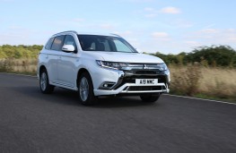Mitsubishi Outlander, side