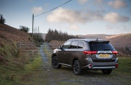 Mitsubishi Outlander PHEV, 2017, side