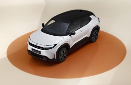 Toyota Urban Cruiser, 2025, overhead