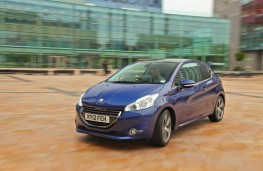 Peugeot 208, front