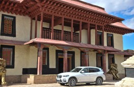 BMW X3, front