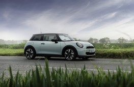 MINI Cooper, 2025, side