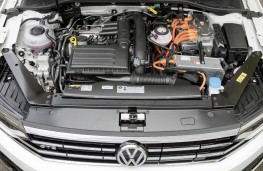 Volkswagen Passat Alltrack GTE, 2019, engine