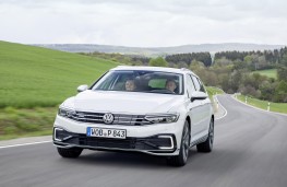 Volkswagen Passat Alltrack GTE, 2019, front