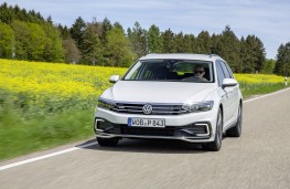 Volkswagen Passat Alltrack GTE, 2019, nose