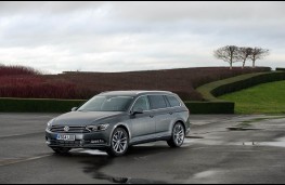 Volkswagen Passat Estate, front