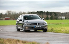 Volkswagen Passat Estate, front