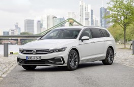 Volkswagen Passat Alltrack GTE, 2019, side
