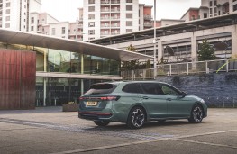 Volkswagen Passat, 2025, rear