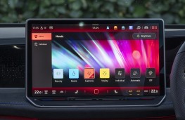 Volkswagen Passat, 2025, display screen