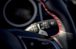 Kia ProCeed GT, 2019, paddle shifters