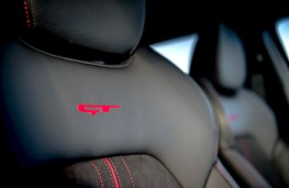 Kia ProCeed GT, 2019, GT seat logo