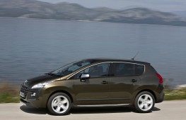 Peugeot 3008 HDi 112, side
