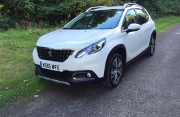 Peugeot 2008, front