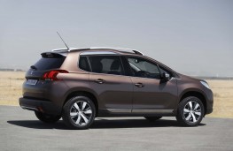Peugeot 2008, side