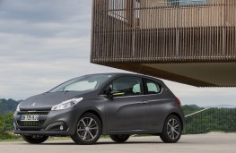Peugeot 208, front static grey