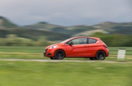 Peugeot 208, side action 2