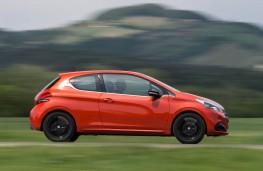 Peugeot 208, side action