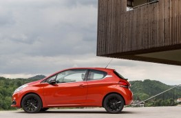 Peugeot 208, side static