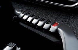 Peugeot 3008 SUV, switches