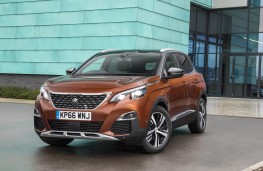 Peugeot 3008 GT Line, front quarter