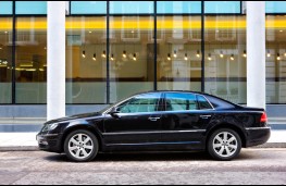 Volkswagen Phaeton, side