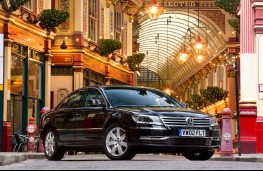 Volkswagen Phaeton, front