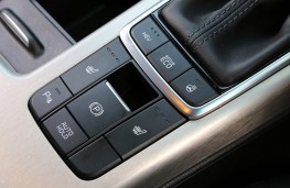Kia Optima PHEV, EV buttons