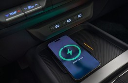 Kia Seltos, 2026, phone charger