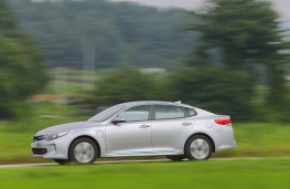 Kia Optima PHEV, side, action