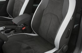 SEAT Leon Cupra front seats