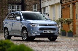 Mitsubishi Outlander PHEV front static