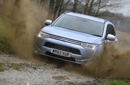 Mitsubishi Outlander PHEV off road