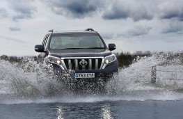 Toyota Land Cruiser front action