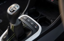 Kia Picanto X-Line, 2018, gear lever