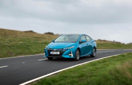 Toyota Prius Plug-in, front