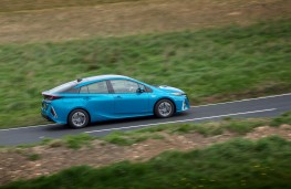 Toyota Prius Plug-in, side