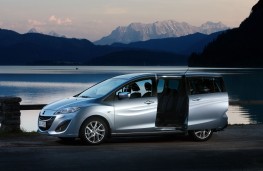 Mazda5, sliding door