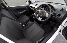 Mazda 2, interior