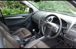 Isuzu D-Max, interior