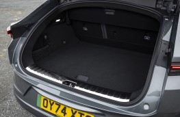 Polestar 4, 2025, boot