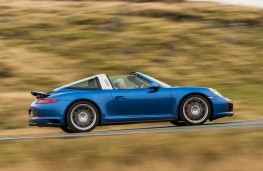 Porsche 911 Targa, side action