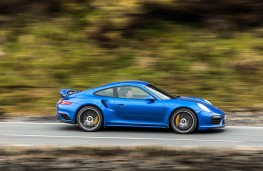 Porsche 911 Turbo S, side action